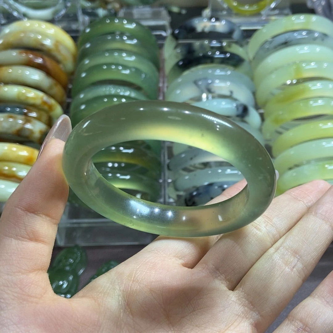 蛇纹石玉手镯未镶嵌5556