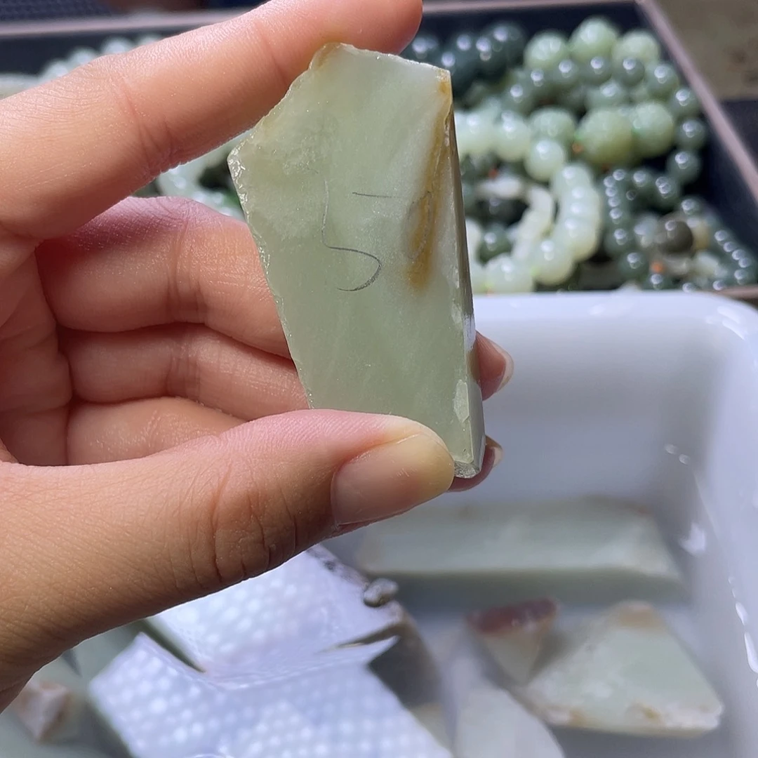 和田玉（糖玉）未镶嵌珠宝半成品
