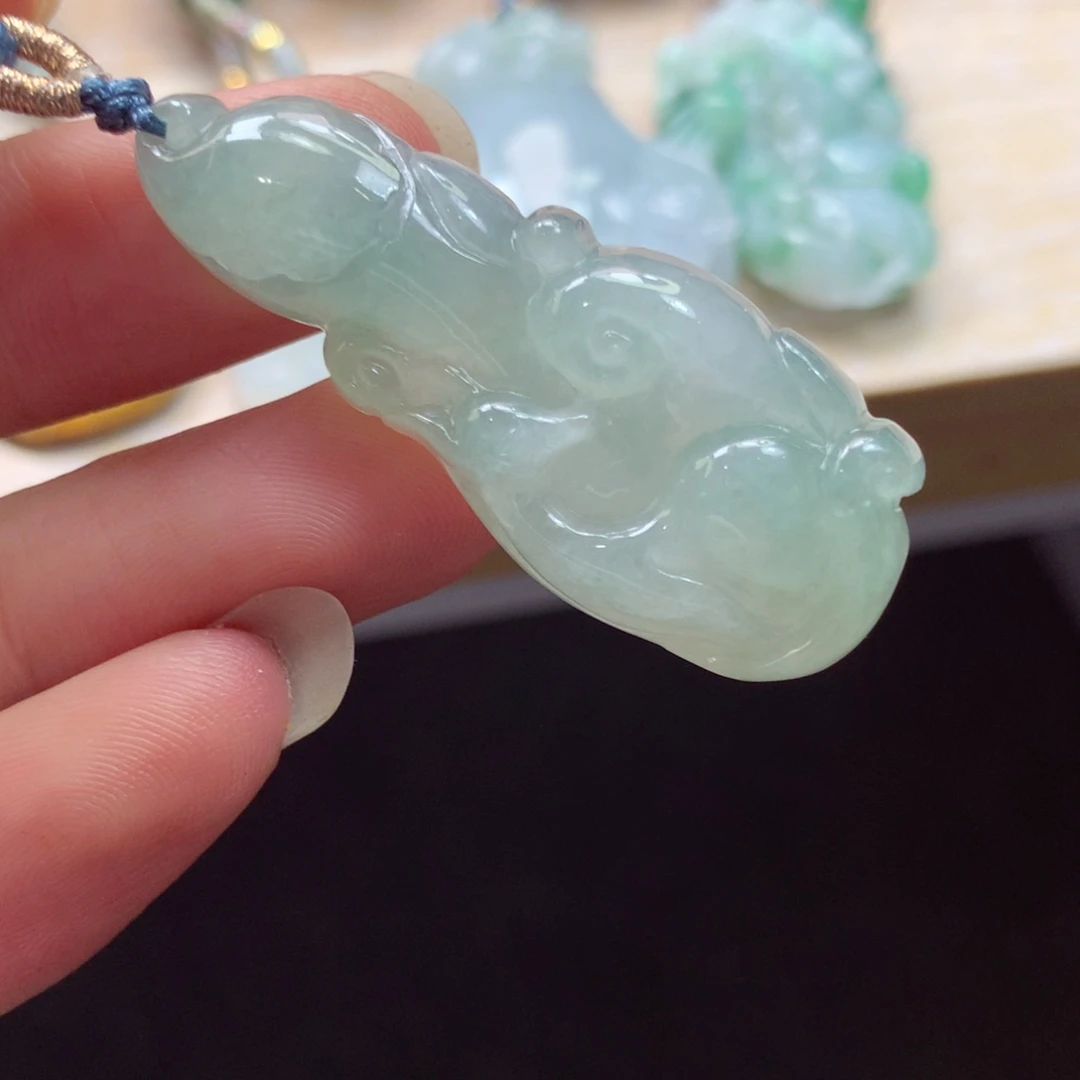 翡翠未镶嵌颈饰吊坠