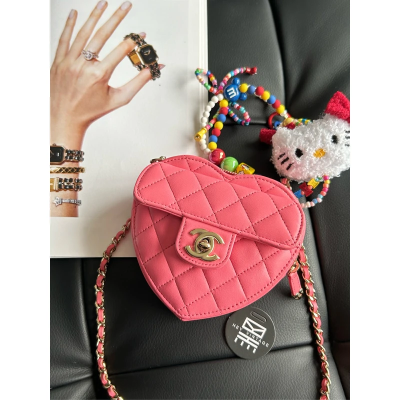 95新 Chanel/香奈儿 展会外场！粉金爱心斜跨包