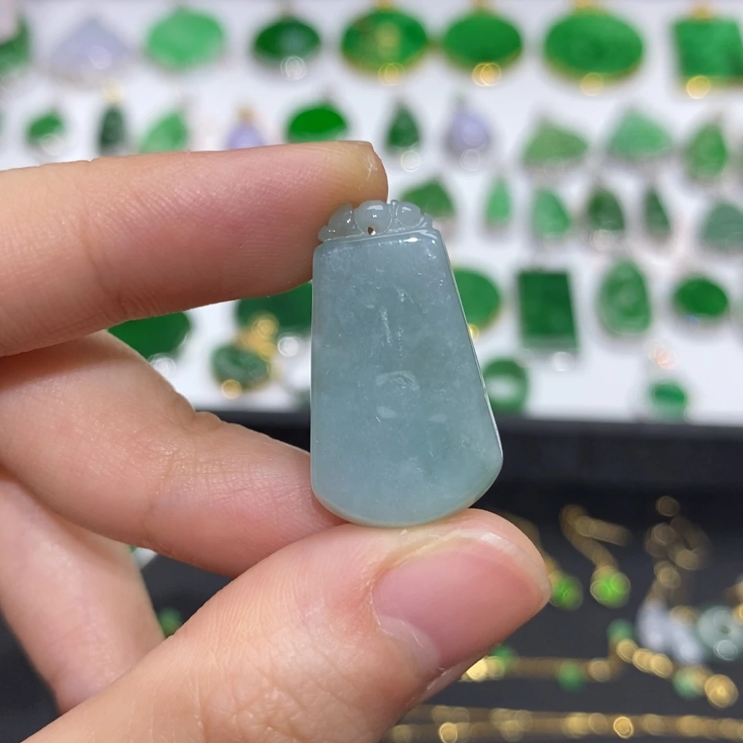 翡翠未镶嵌颈饰有纹裂