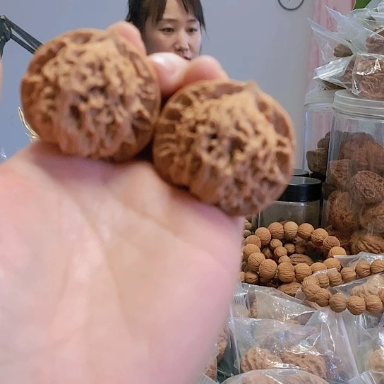 【闪购商品】把件文玩核桃43.5乾隆纹红皮