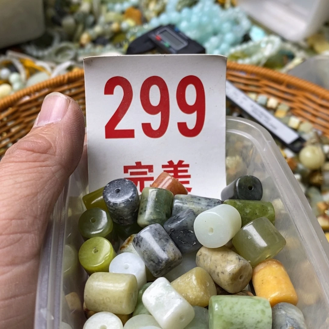 蛇纹石玉挂坠未镶嵌