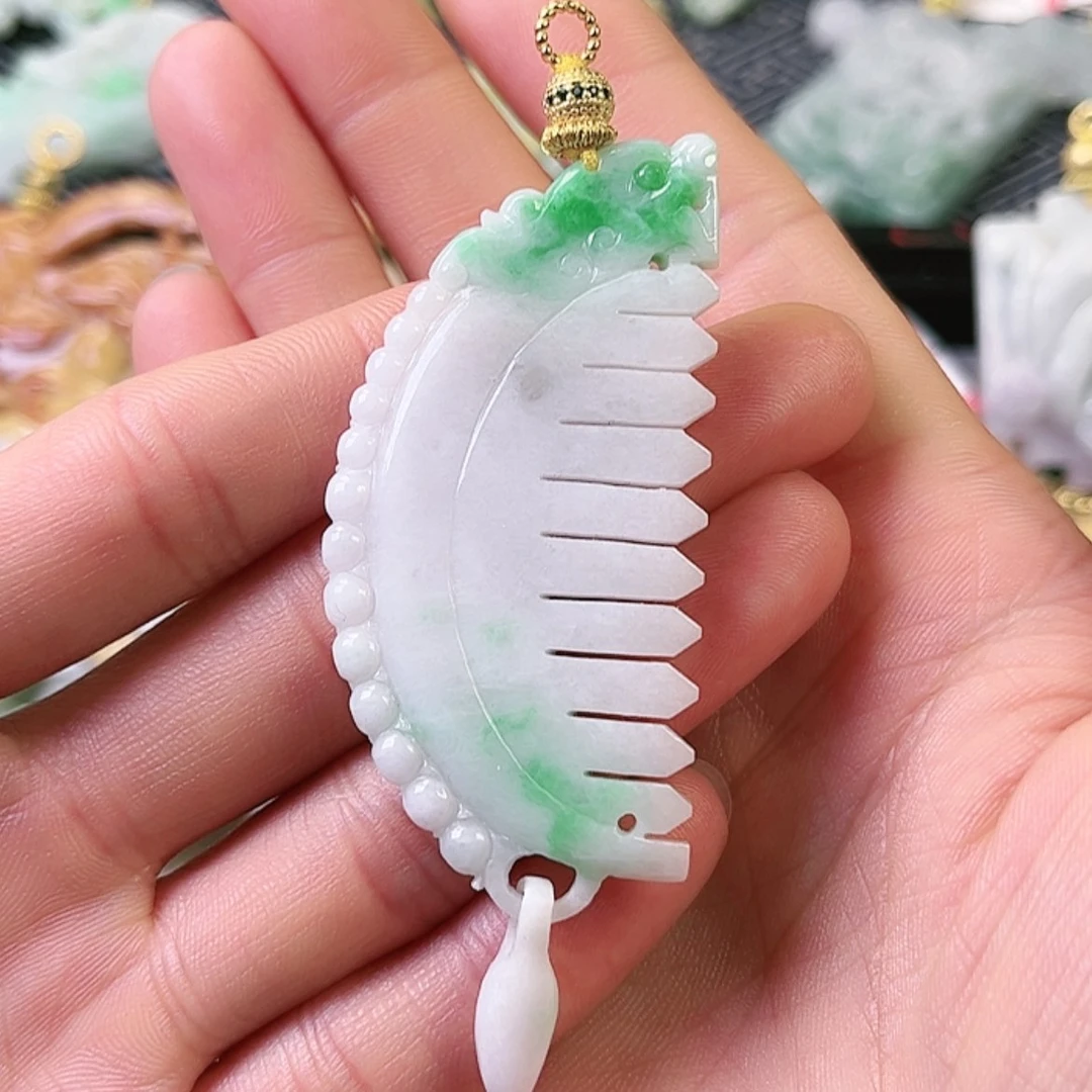 【闪购商品】翡翠颈饰未镶嵌挂件