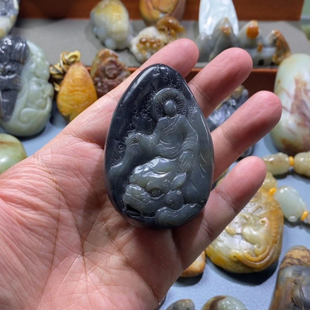 和田玉未镶嵌把件