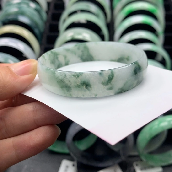 翡翠手镯未镶嵌公主