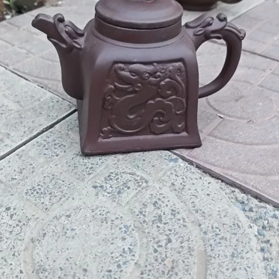库存微瑕紫砂壶一个