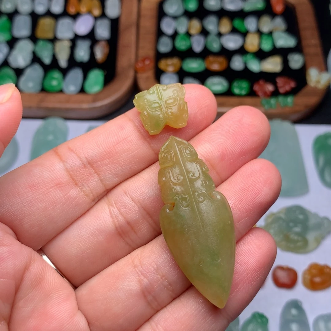 定制翡翠未镶嵌仿古牌