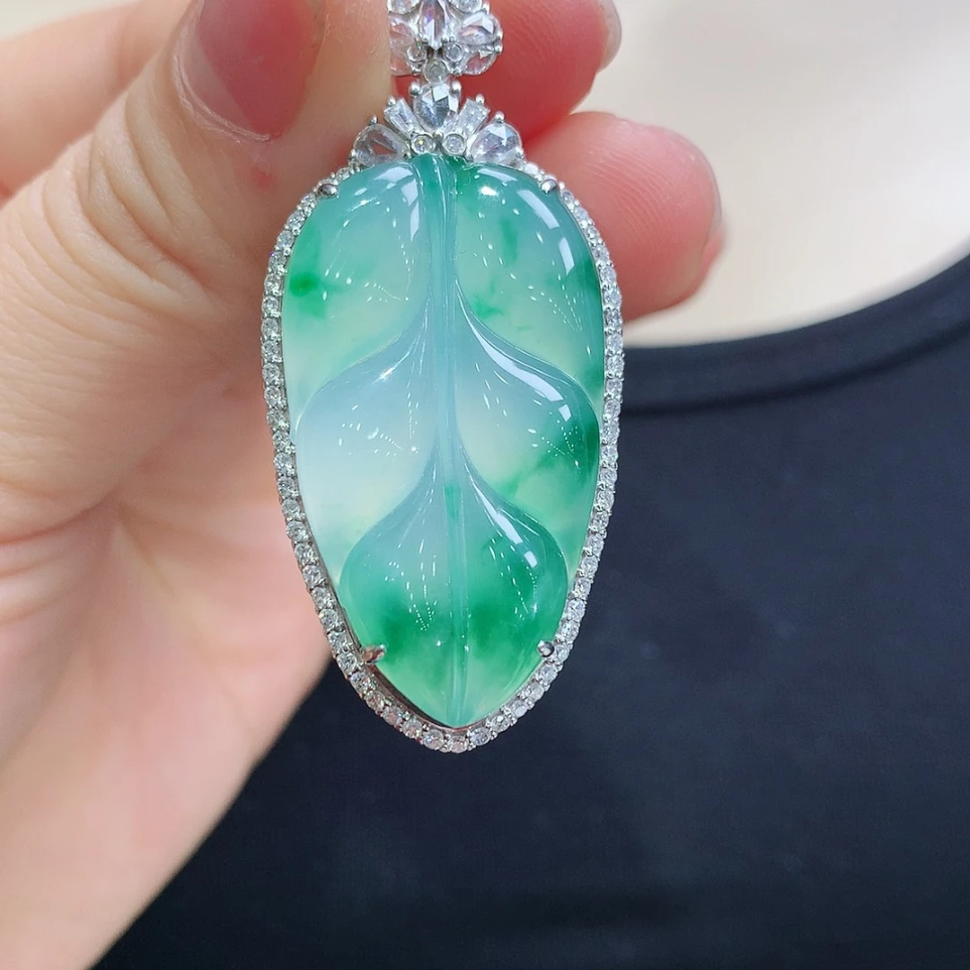 翡翠颈饰18K金镶嵌叶子