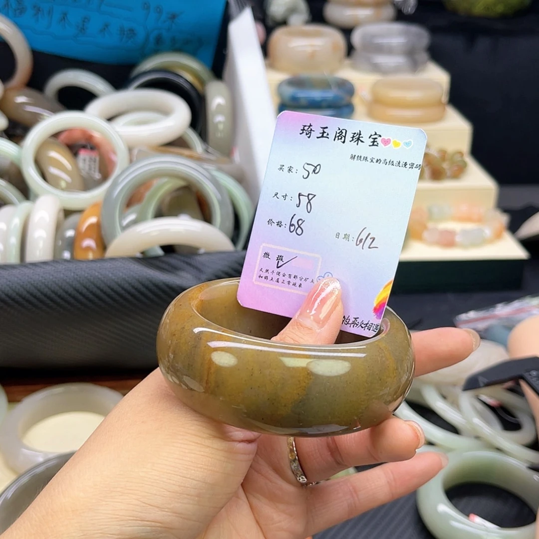 【闪购商品】石英质玉手镯未镶嵌玉*