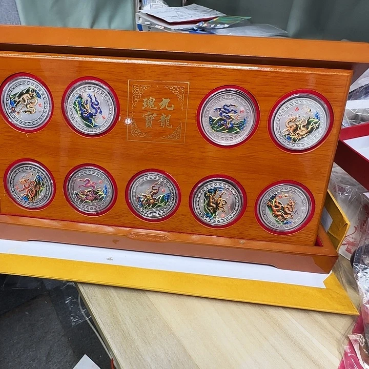 其他普通金属生肖龙纪念章一套