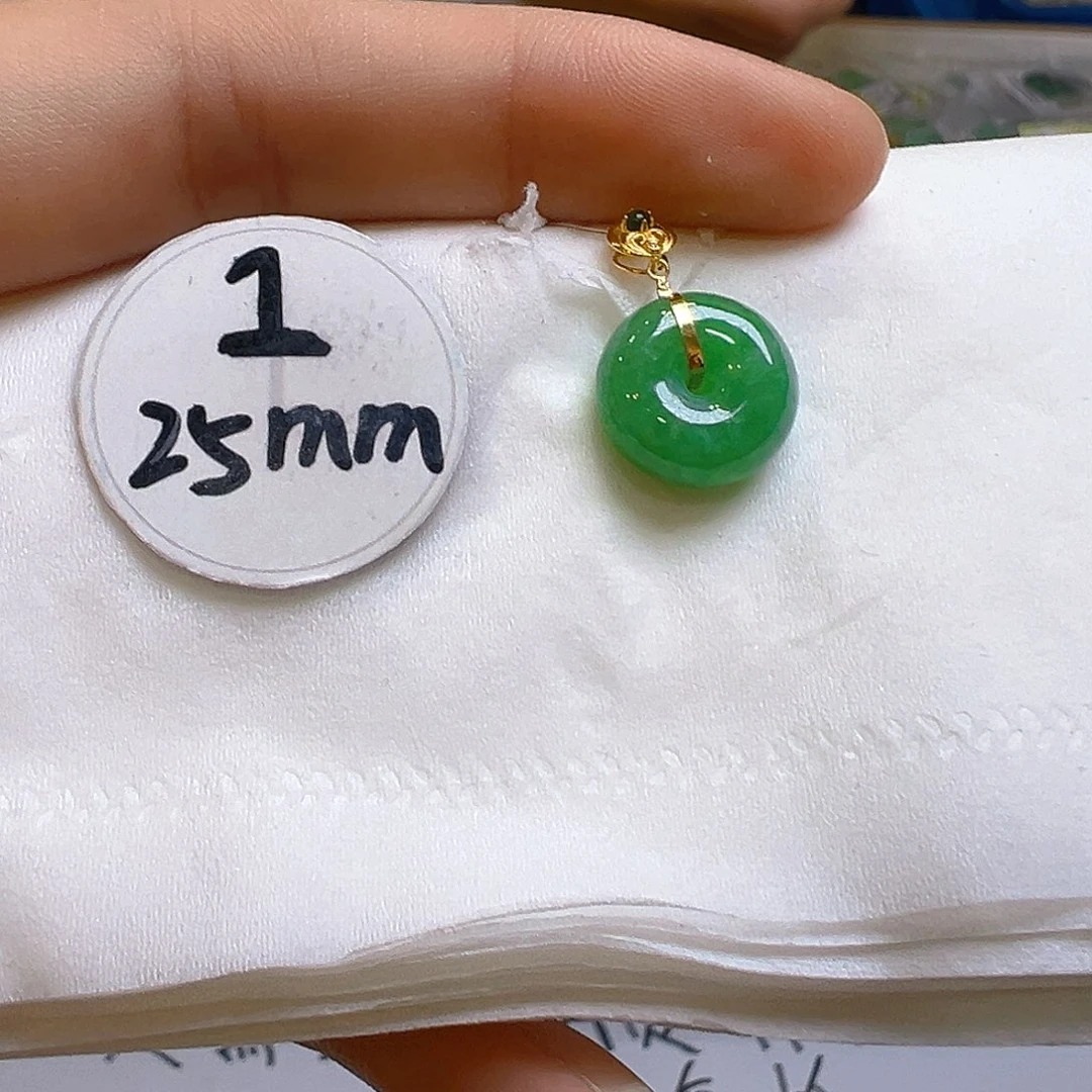 翡翠颈饰18K金镶嵌翡翠