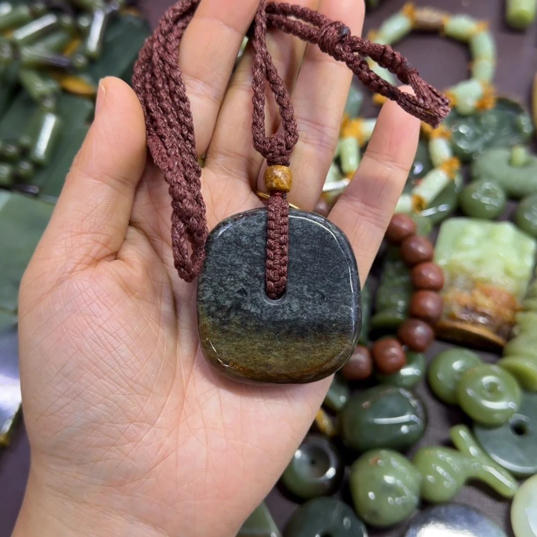 岫岩河磨玉（透闪石质玉）未镶嵌颈饰