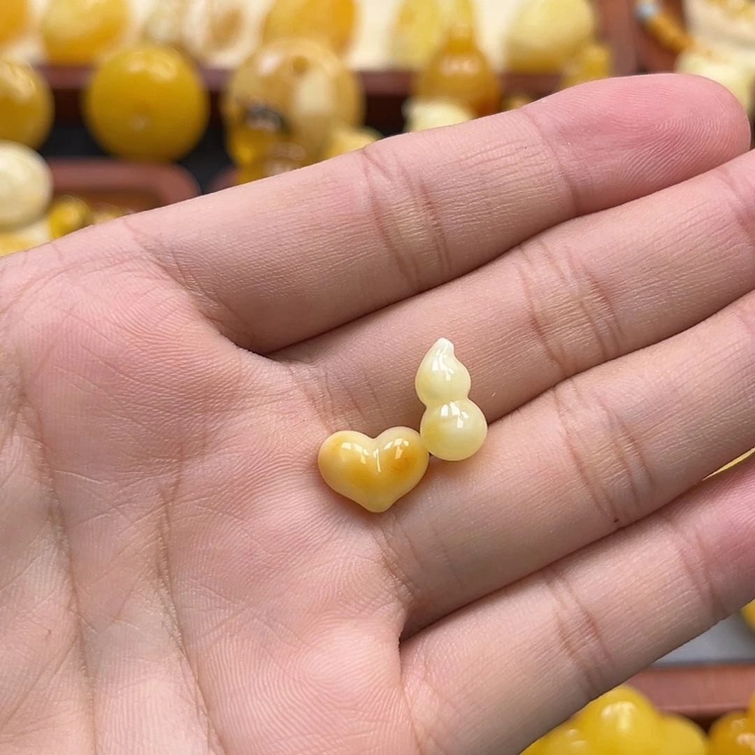 未镶嵌琥珀珠宝奇石