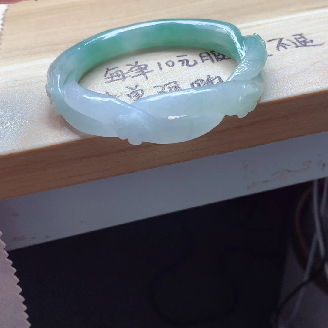 翡翠未镶嵌颈饰吊坠