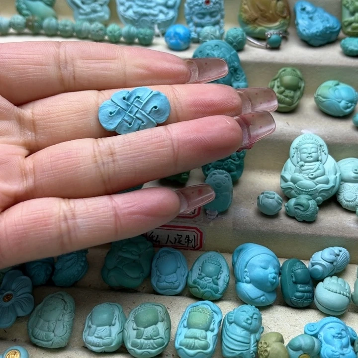 绿松石颈饰未镶嵌