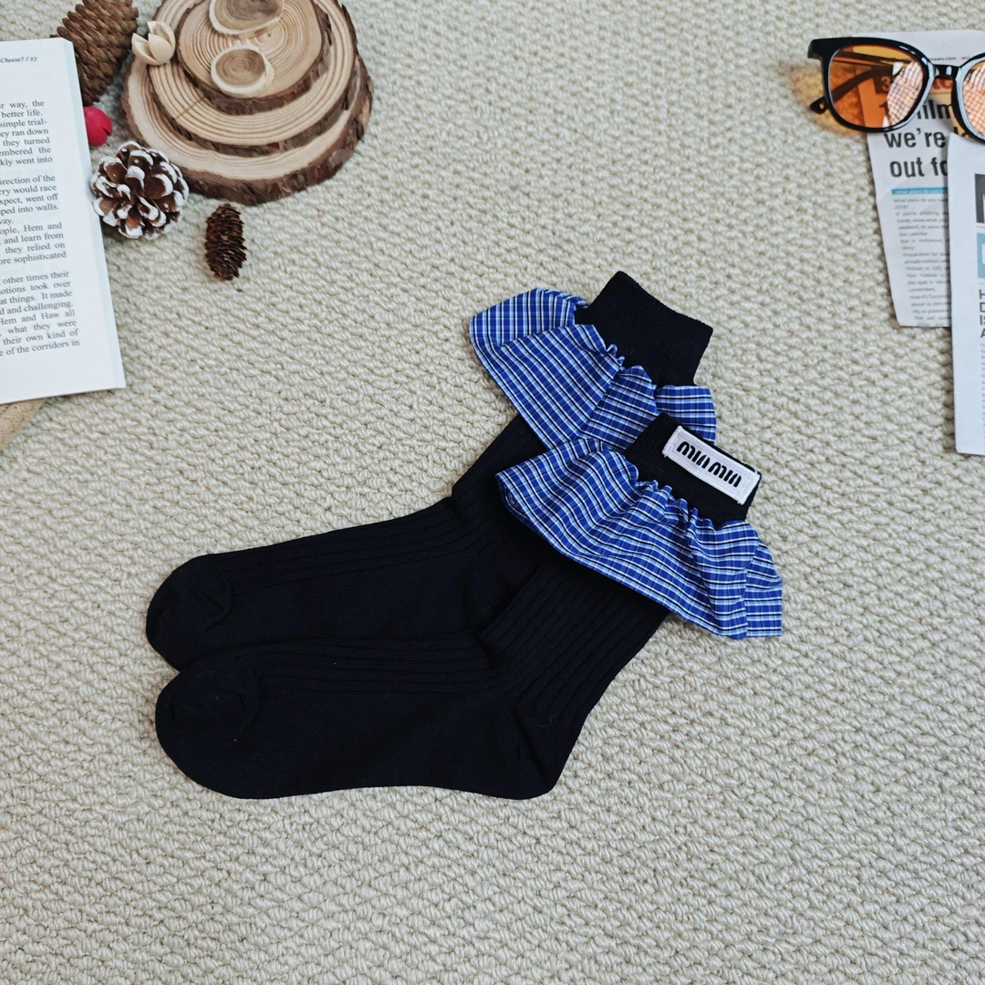 2025春季新款时尚可爱纯色拼接格子中筒袜袜子9981