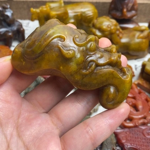 蛇纹石玉未镶嵌颈饰121