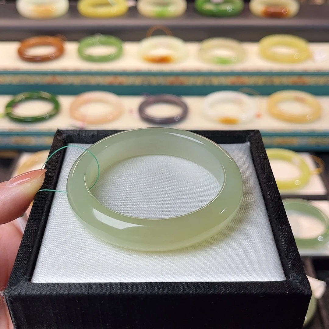 和田玉手镯未镶嵌  冰底茶晴