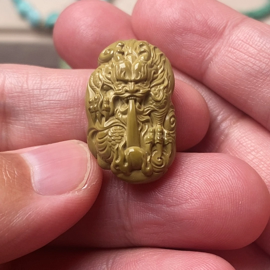 绿松石未镶嵌颈饰