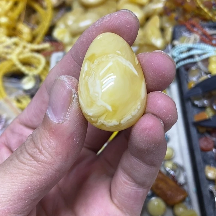 蜜蜡未镶嵌裸石吊坠