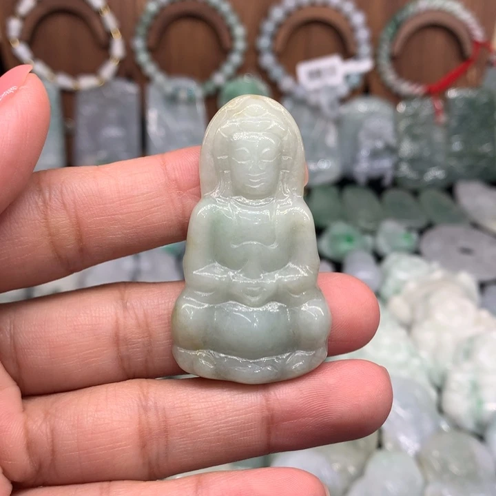 颈饰未镶嵌翡翠微瑕
