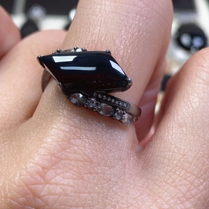 翡翠戒指18K金镶嵌缅甸天然翡翠墨翠