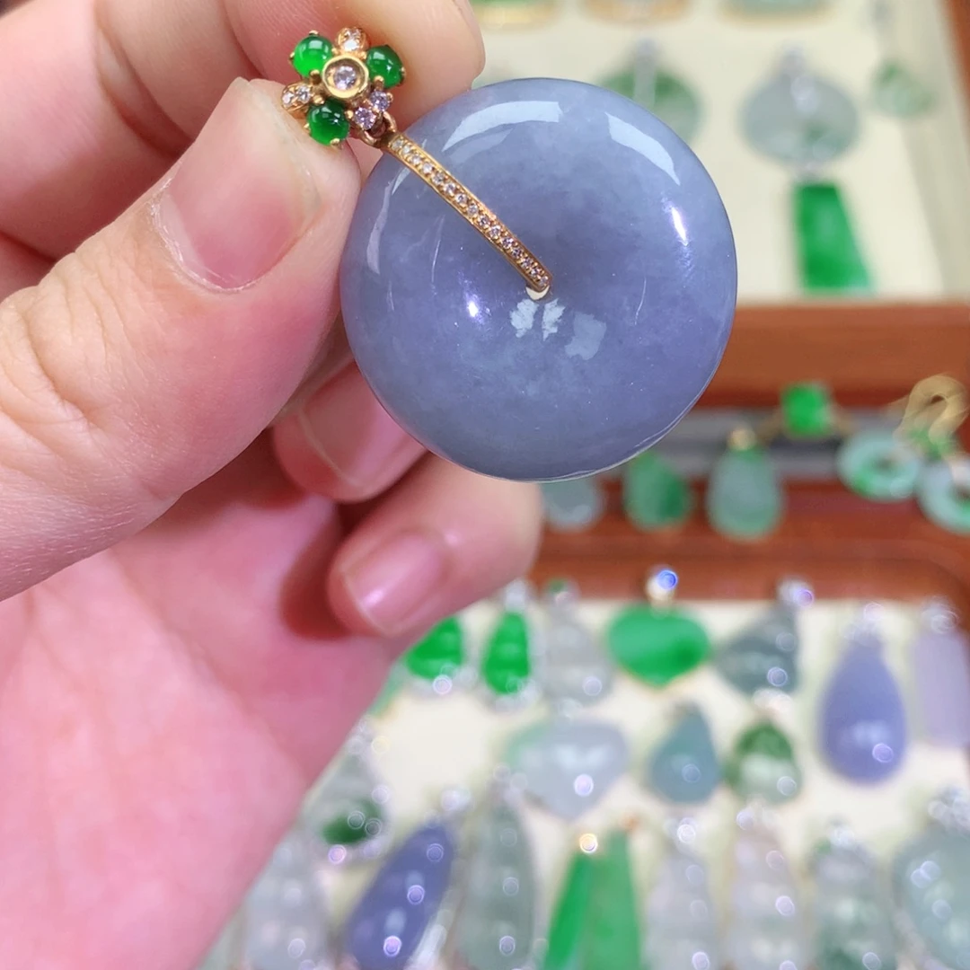 翡翠18K金镶嵌颈饰