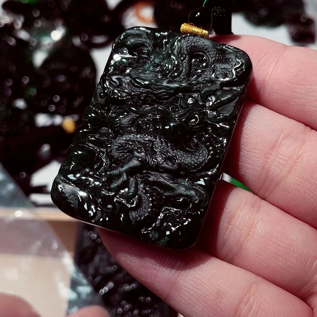 翡翠未镶嵌颈饰先检后发一物一证