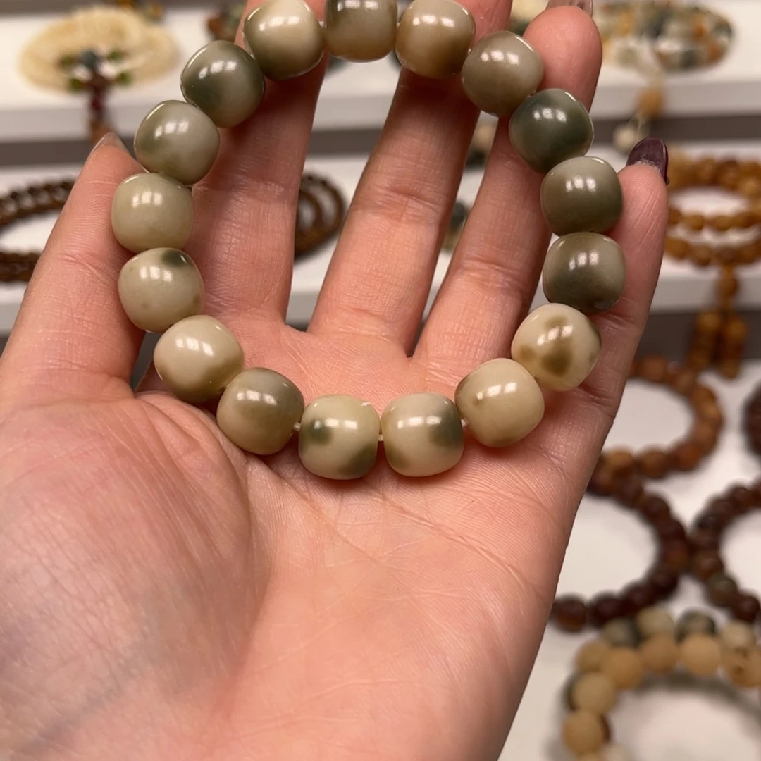 白玉菩提手串绿飘花手串