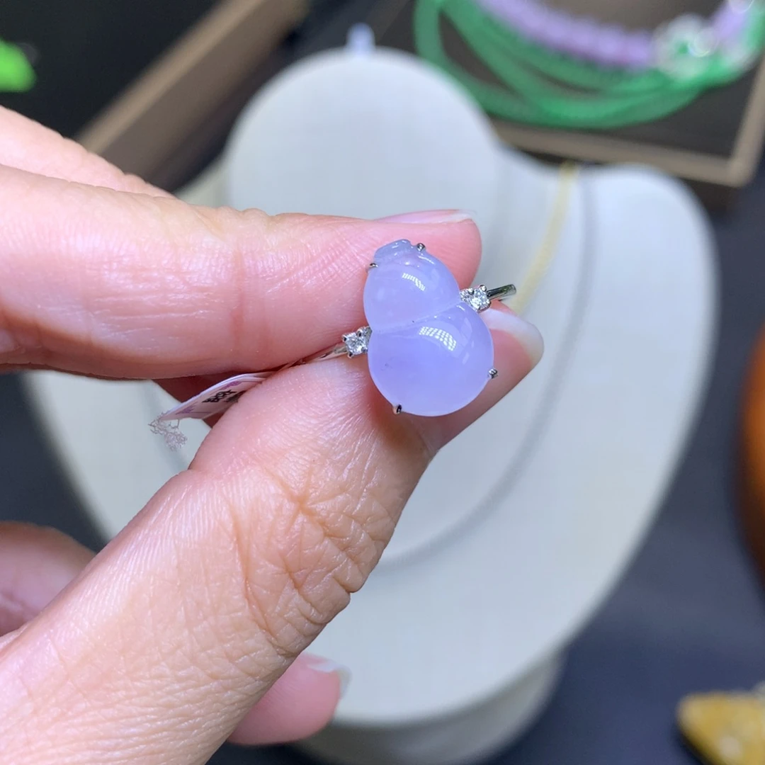 颈饰18K金镶嵌翡翠