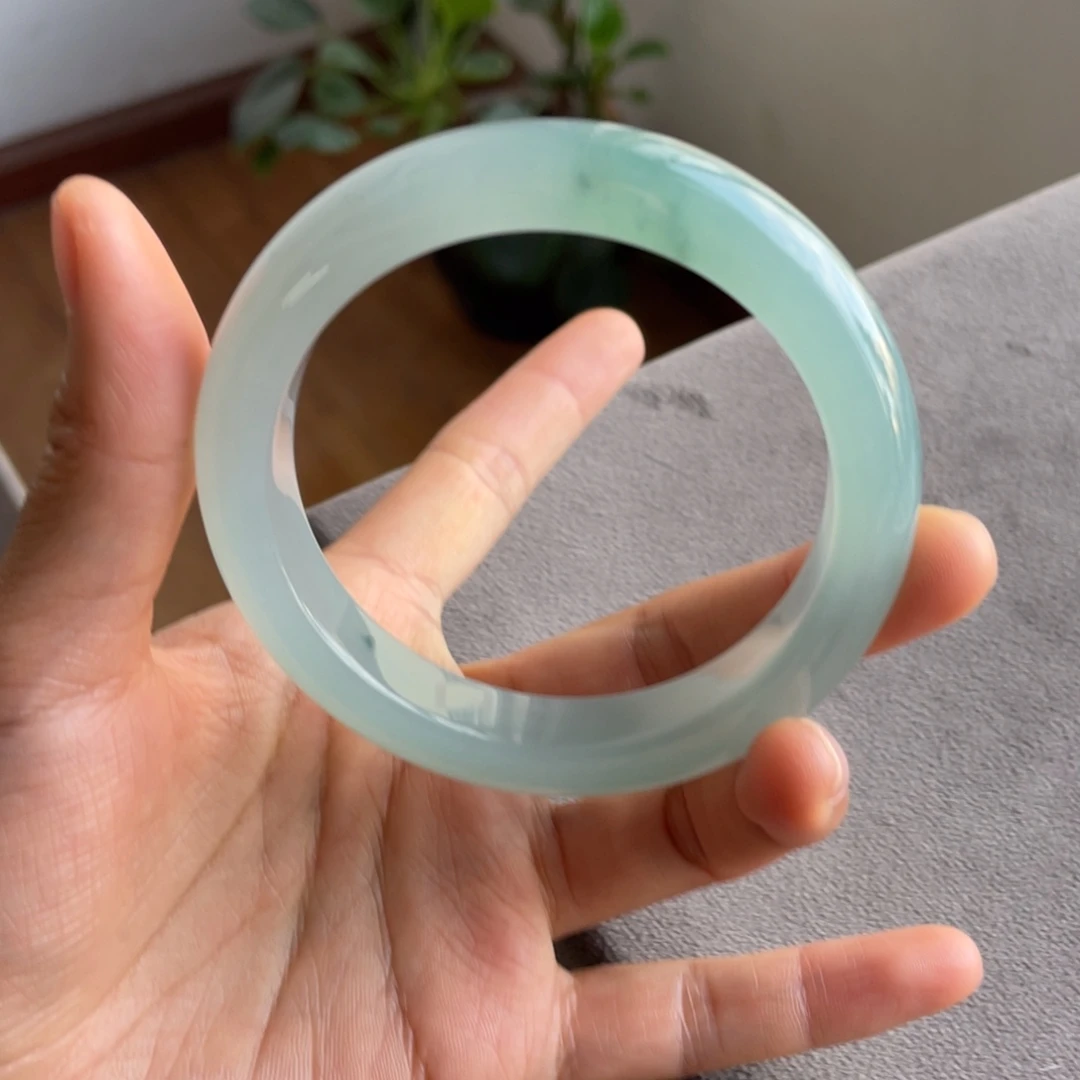 苡***沫翡翠未镶嵌手镯蓝胶