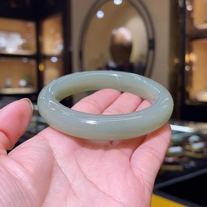 未镶嵌手镯和田玉56.6#70.65g