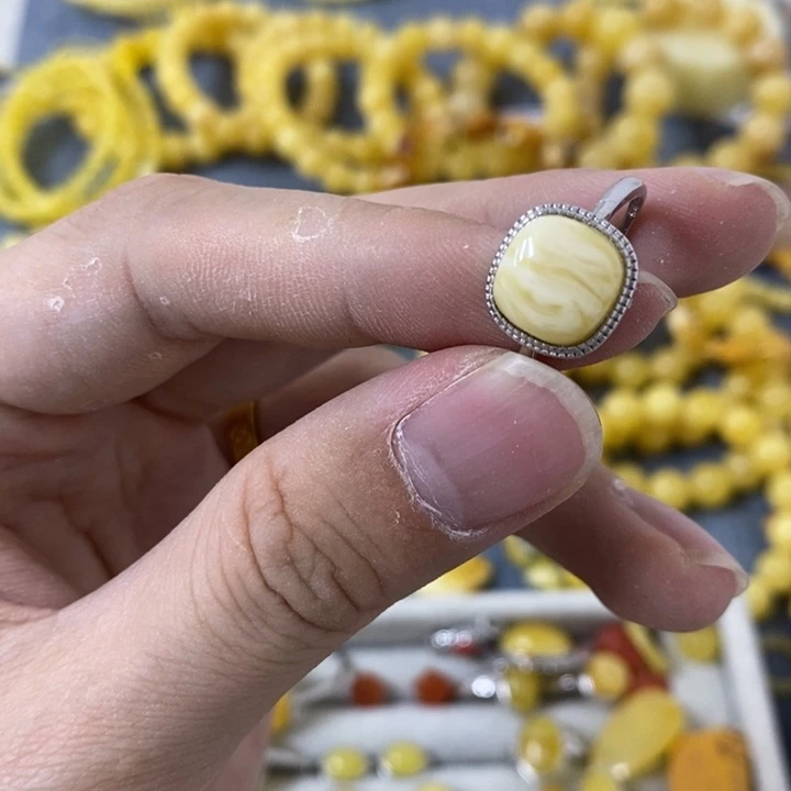 银S925镶嵌蜜蜡裸石戒指