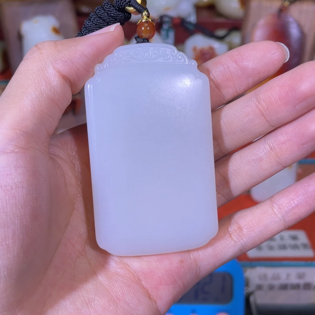 指***。和田玉未镶嵌挂件