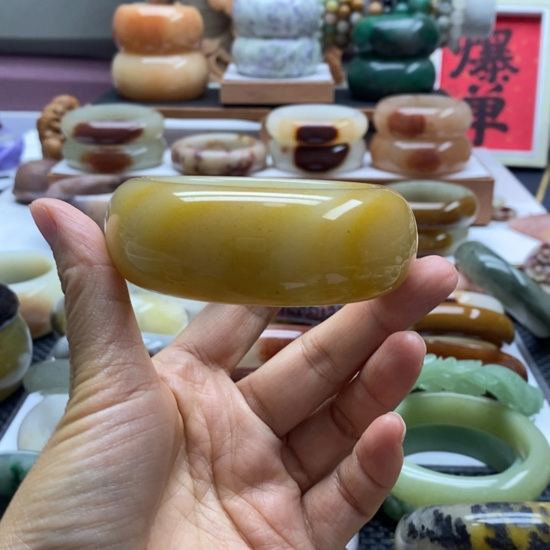 刘***6石英岩玉手镯未镶嵌