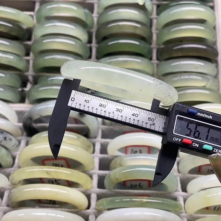 蛇纹石玉未镶嵌手镯102