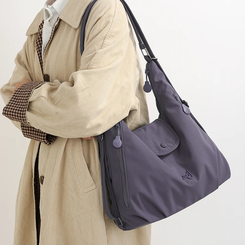 新款女包斜挎包双肩包大容量轻便单肩包饺子包耐磨手提通勤女包包