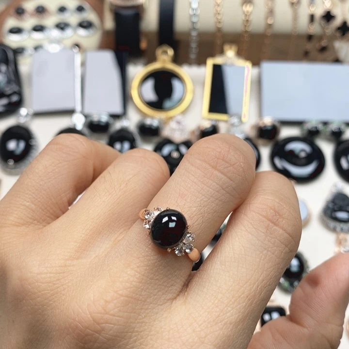 翡翠18K金镶嵌戒指