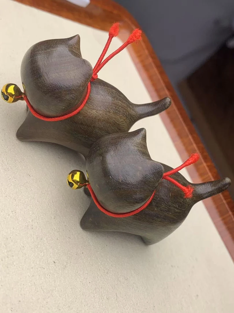 绿檀木铃铛喵喵雕刻小奶狗萌猫咪小摆件招财猫全手工檀木雕刻创意