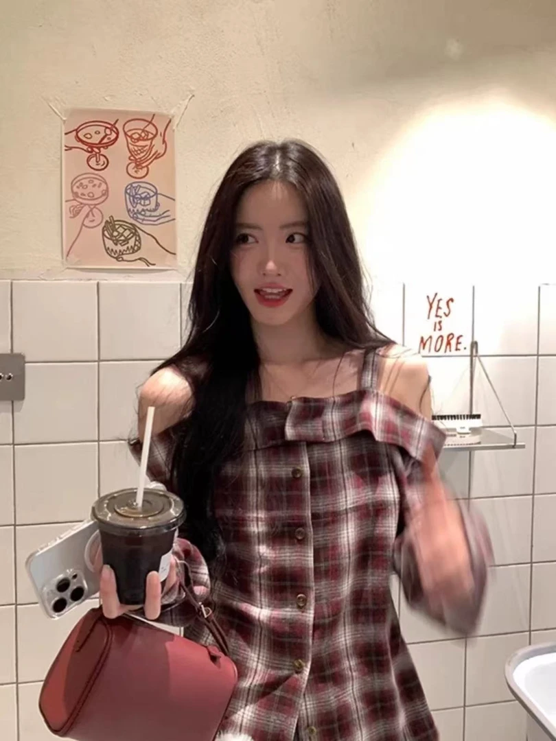 C19-2红灰色“一字肩”格纹长袖衬衣（0325）