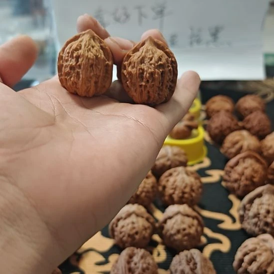 文玩核桃吊坠瓷鸡。全品小手捻