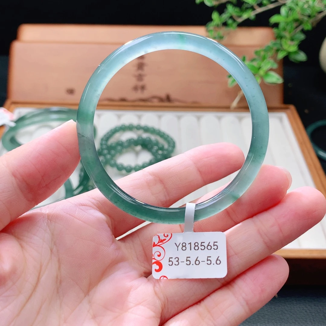 未镶嵌手镯（圆镯）翡翠