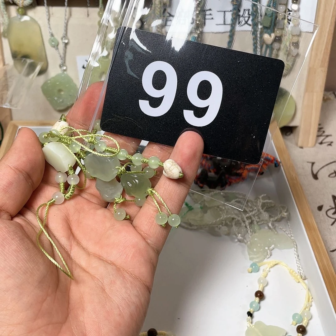 蛇纹石玉颈饰合金