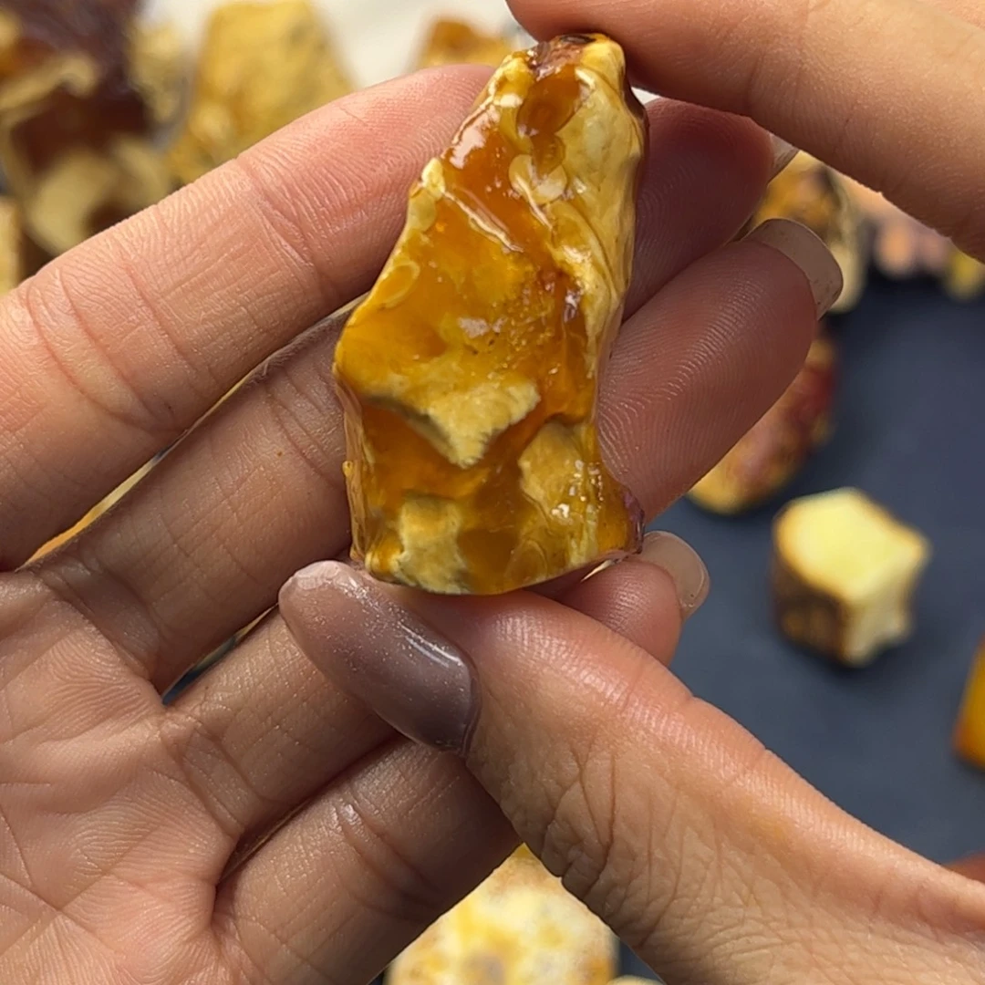 南***游定制琥珀未镶嵌蜜蜡定制