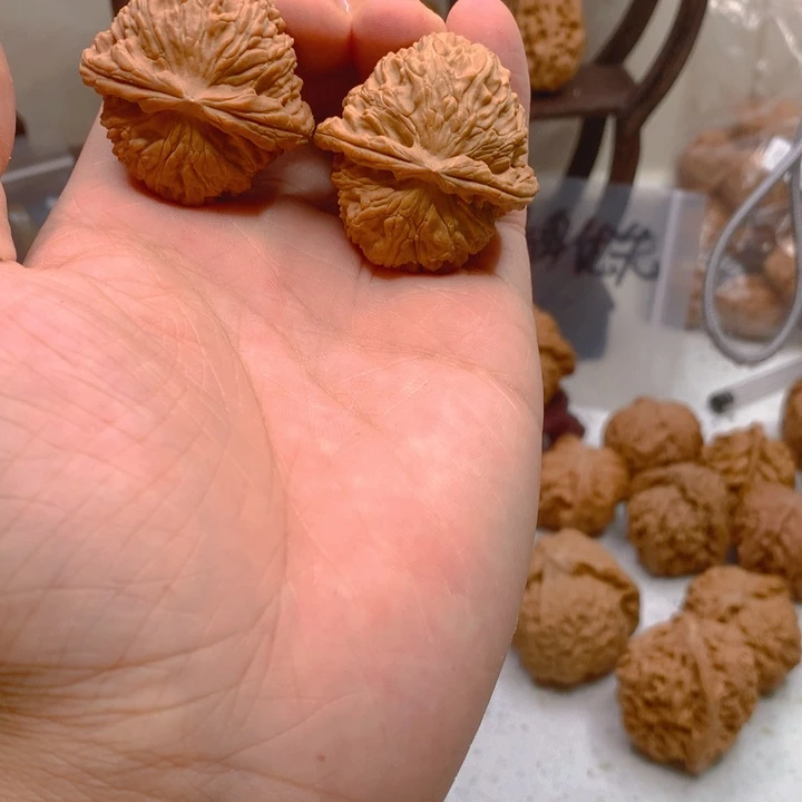 黑***妹吊坠文玩核桃白狮子