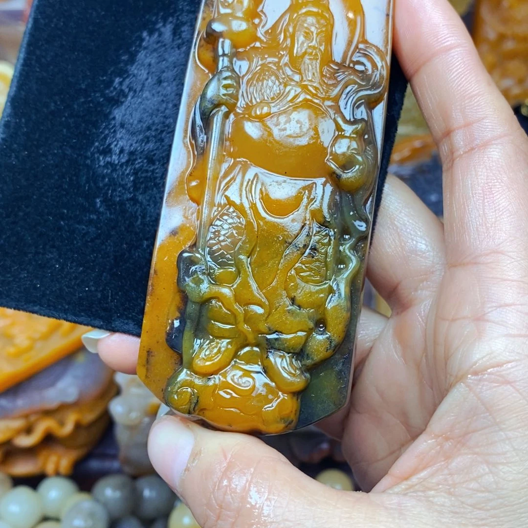 石英质玉（黄龙玉）未镶嵌颈饰