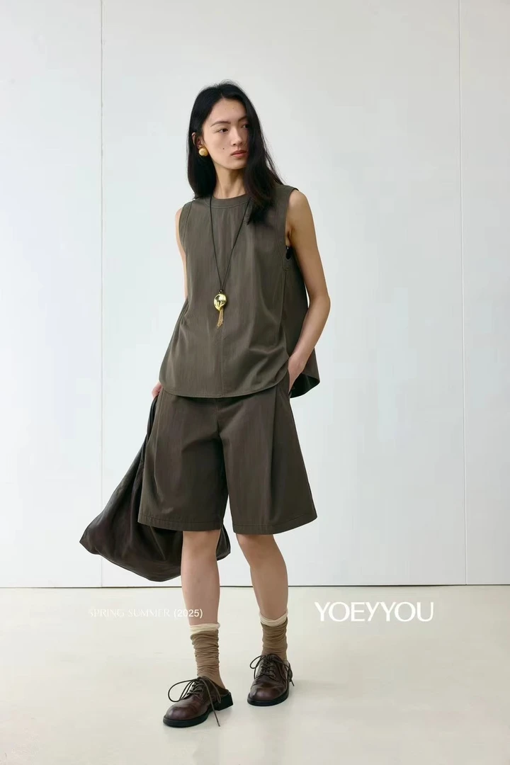 YOEYYOU箱型无袖上衣2025夏季新品设计感A字廓形后背镂空褶皱背心