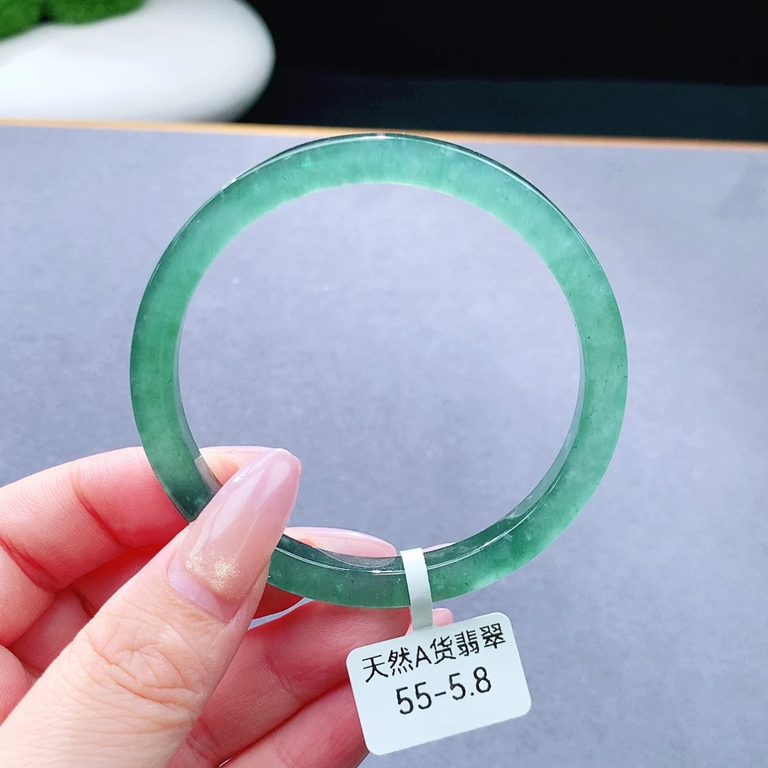 未镶嵌手镯（圆镯）翡翠