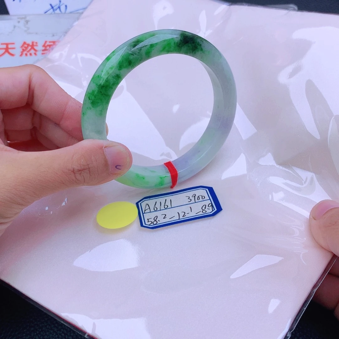 翡翠手镯未镶嵌翡翠